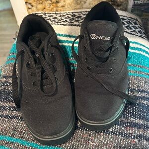 Heelys youth size 5 sneaker